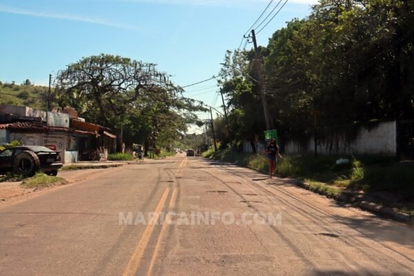 Itaipuaçu: Principal via sofre com buracos de ponta a ponta 11 Buracos Estrada de Itaipuacu Marica