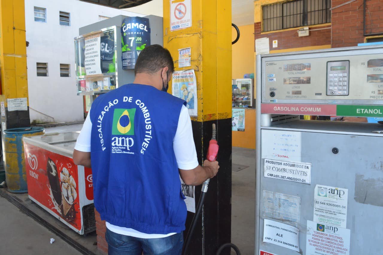Maricá: Fiscalização da Agência Nacional de Petróleo em postos é acompanhada por agentes da Secretaria do Consumidor 10 anp combustivel marica fiscalizacao