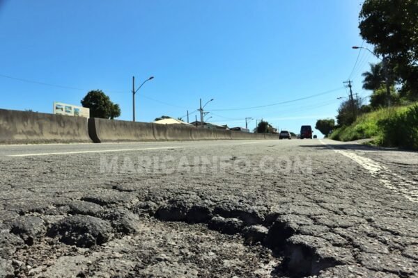 Maricá: RJ-106 em estado deplorável causa transtornos a motoristas 8 buraco rj106 marica rodovia