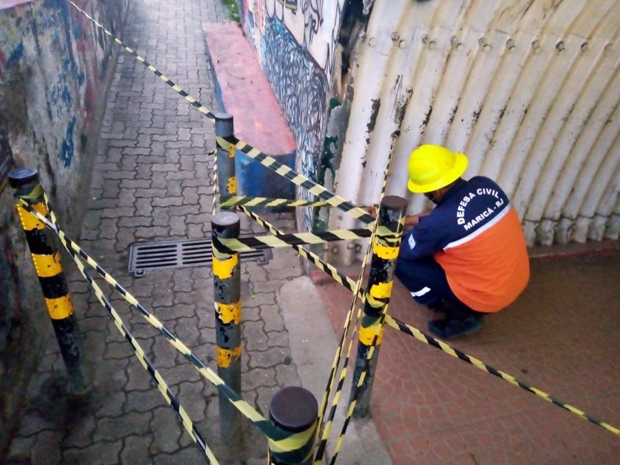 Defesa Civil de Maricá interdita passagem subterrânea de pedestres em Inoã 8 defesa civil tunel inoa interditado