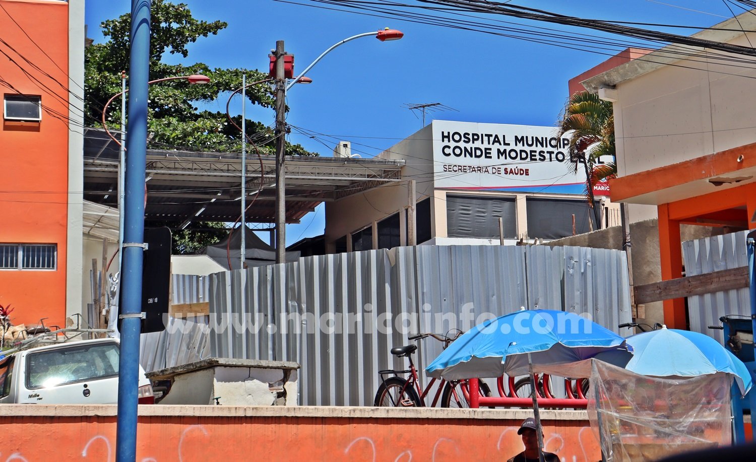 Maricá: Parte de teto da sala de espera despenca e deixa feridos 10 Hospital Municipal Conde Modesto Leal Obra Marica 12 21