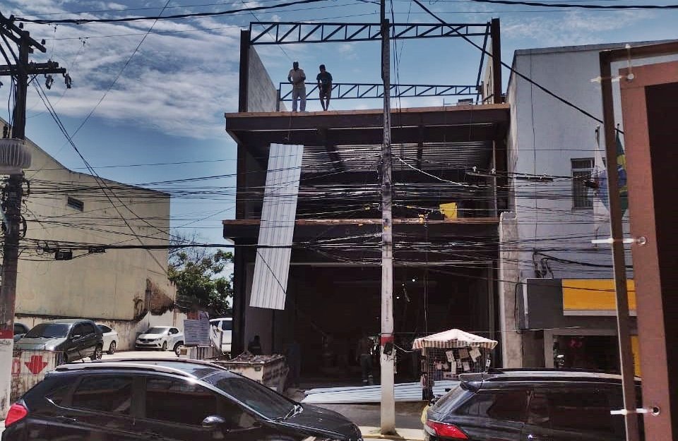 Maricá: Obra no Centro coloca trabalhadores e pedestres em perigo 10 obra centro