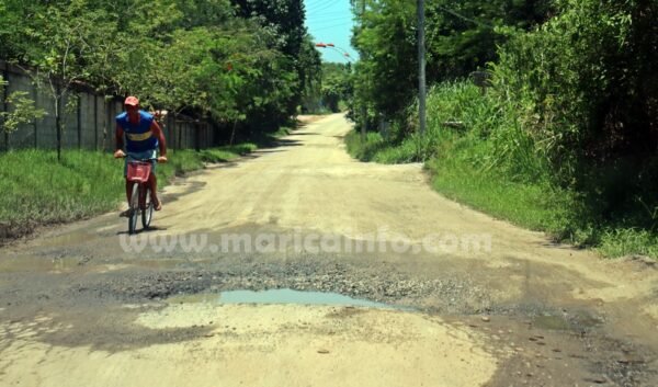 Maricá: Motoristas relatam abandono da antiga Estrada de Pindobas 10 buraco estrada de pindobas cratera