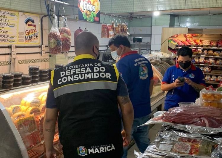 Maricá: Fiscalização descarta produtos fora da validade em supermercado 6 fiscalizacao consumidor granmarche