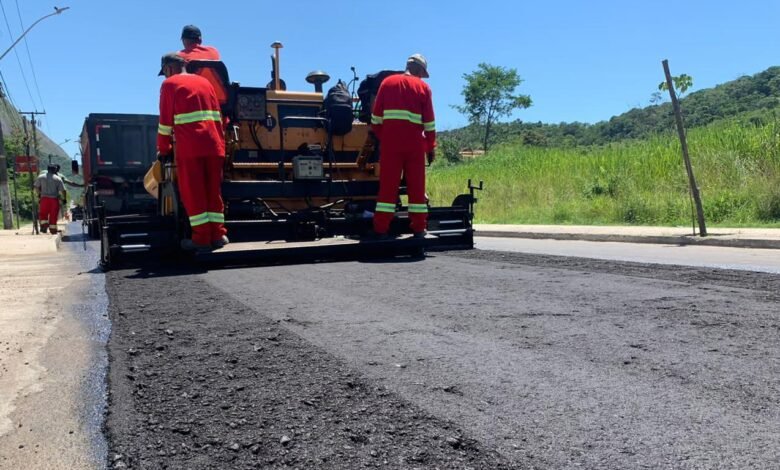 Itaipuaçu: Somar faz mutirão para recapear trechos esburacados 7 somar asfalto itaipuacu e1758039896460