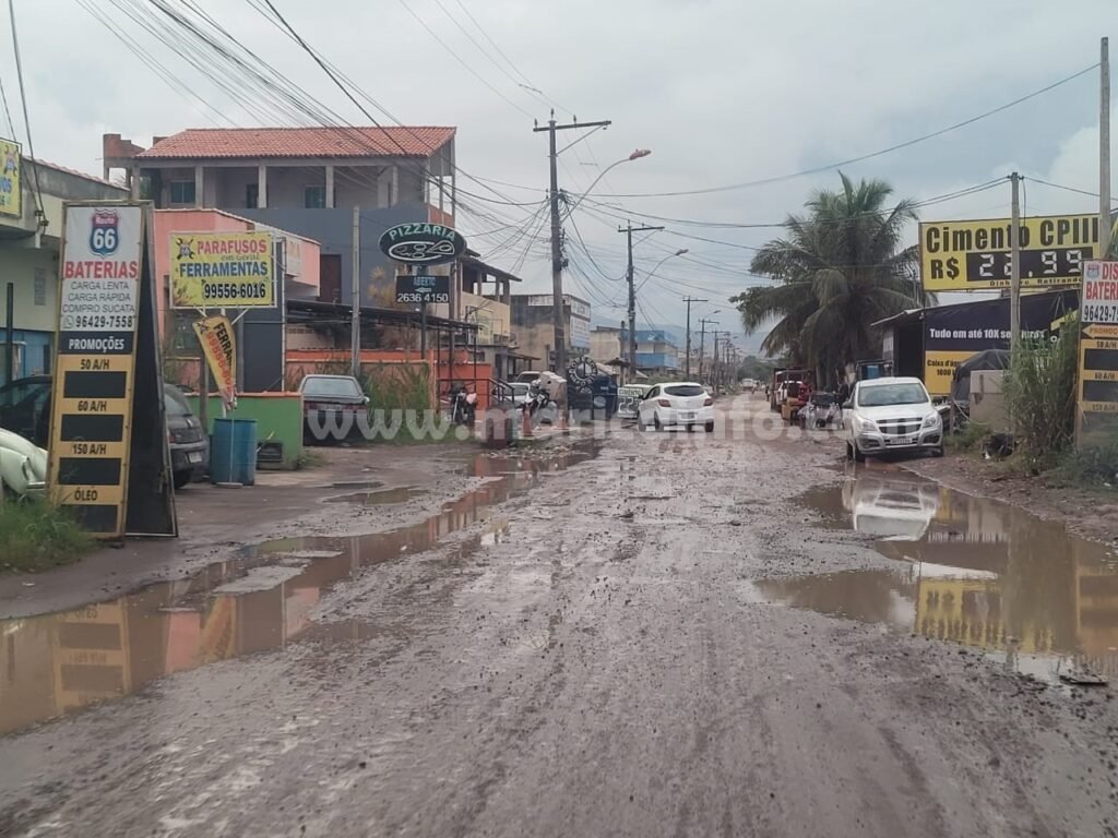 Itaipuaçu: Ruas esburacadas causam transtornos a motoristas e moradores 10 itaipuacu rua 66