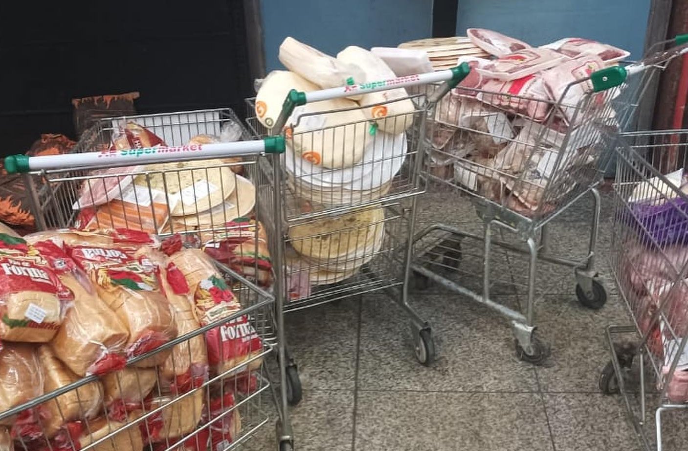 Maricá: Fiscalização descarta cerca de 200kg de alimentos fora da validade em supermercado 6 alimentos descartes