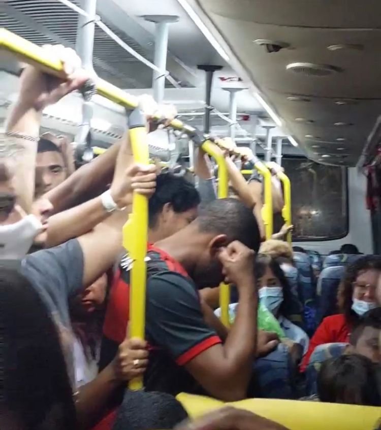 Maricá: Ônibus ficam lotados após horário de saída em universidade 7 onibus lotado ept