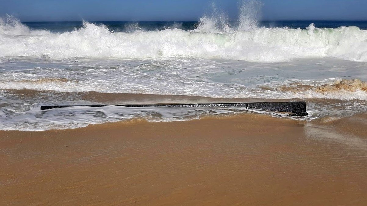 Maricá: Estaca-prancha volta a aparecer na praia 4 estaca prancha praia