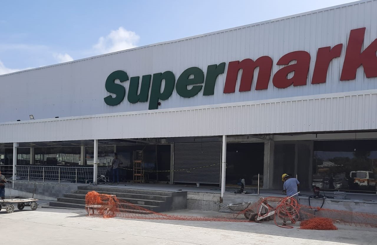 Maricá: Obra de ampliação de supermercado é embargada 8 obra supermarket centro