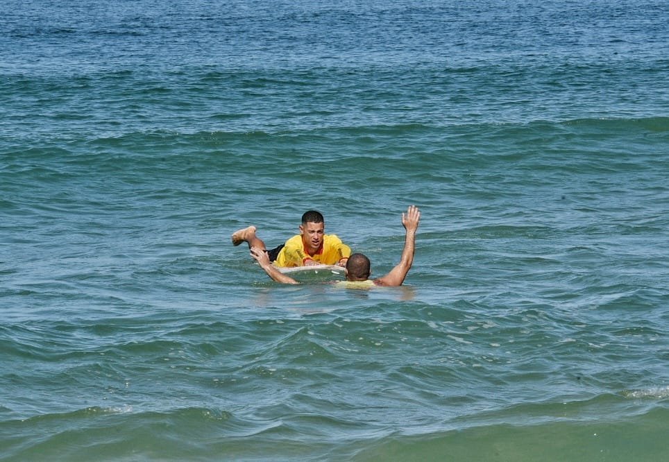 Maricá: Projeto ‘Surf Salva’ capacita surfistas para salvamento nas praias 7 surf salva