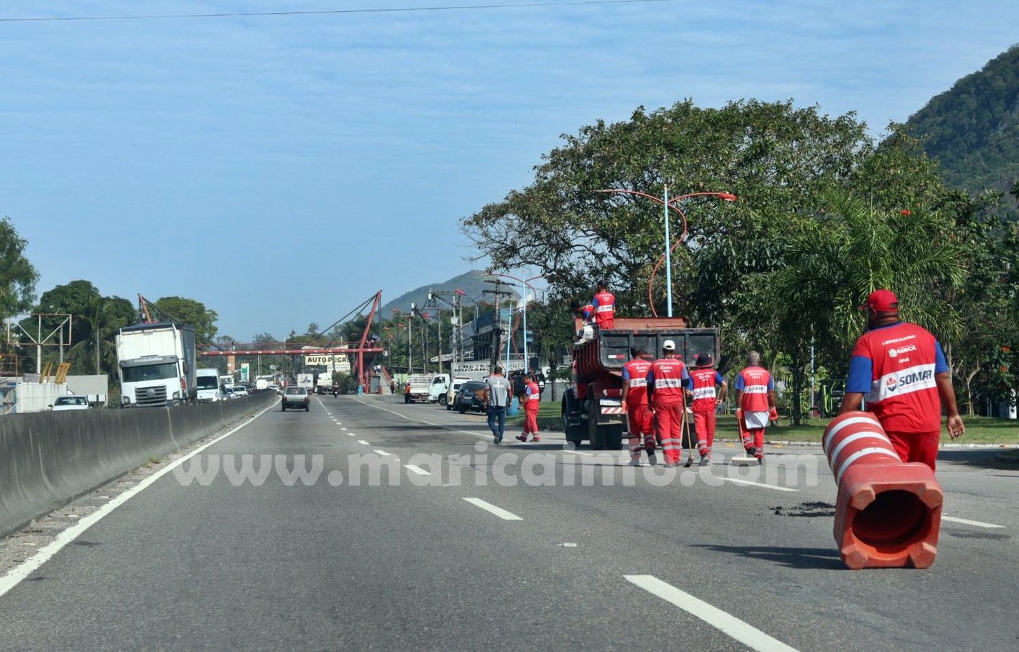 Maricá: Somar realiza operação tapa-buracos na RJ-106 8 tapa buraco somar