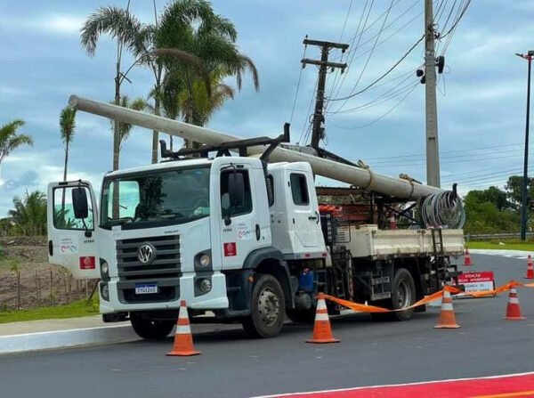 Itaipuaçu: Enel finalmente inicia retirada de poste na entrada da Estrada dos Cajueiros 9 enel poste estrada cajueiros 2