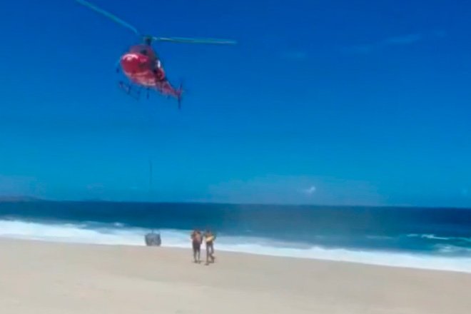 Itaipuaçu: Helicóptero do Corpo de Bombeiros auxilia em resgate a banhista 7 itaipuacu resgate