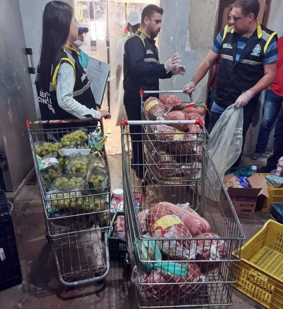 Itaipuaçu: Ação do Procon descarta 213kg de produtos impróprios para consumo 8 acao procon superat