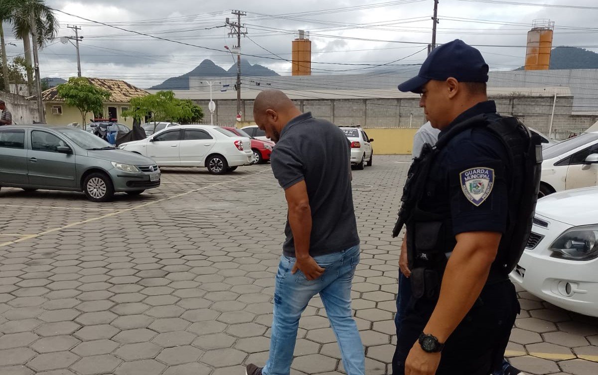 Guarda Municipal de Maricá atua na prisão de acusado de violência contra a mulher 8 prisao