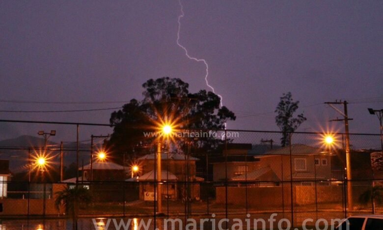 Defesa Civil de Maricá emite alerta para possibilidade de chuva forte, com raios e ventos 15 raio marica rj e1758051834886