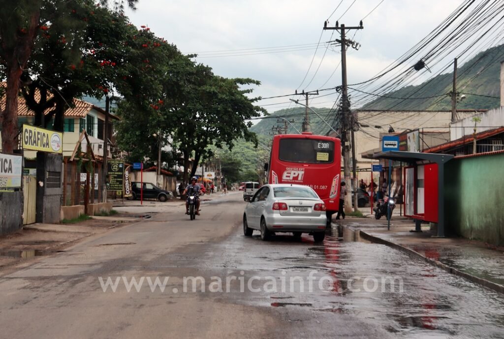 Itaipuaçu: Motoristas sofrem com crateras na Av. Carlos Marighella 7 Av Carlos Marighella Estrada de Itaipuacu 3