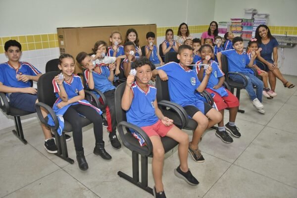 Estudantes de Maricá conquistam 54 medalhas na Olimpíada Brasileira de Astronomia e Astronáutica (OBA) 9 estudantes medalha