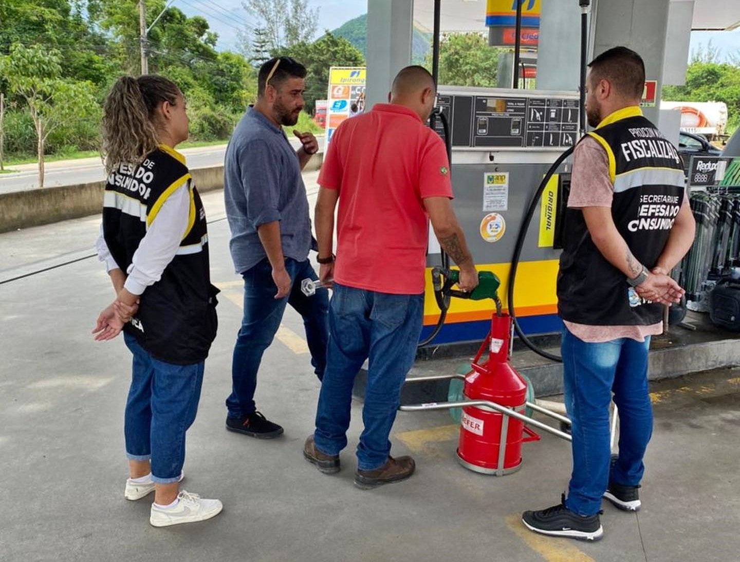 Itaipuaçu: Fiscalização do Procon vistoria posto de combustível 5 fiscalizacao posto itaipuacu