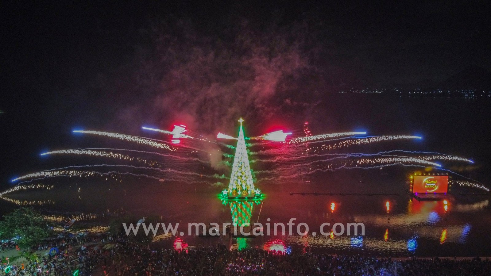 Natal Iluminado: Espetáculo das Águas Dançantes acontecerá até o dia 8 de janeiro 11 natal iluminado 2022 aracatiba lagoa flutuante