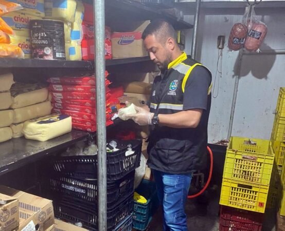 Itaipuaçu: Procon descarta mais de 200kg de alimentos impróprios para consumo 10 procon ita3