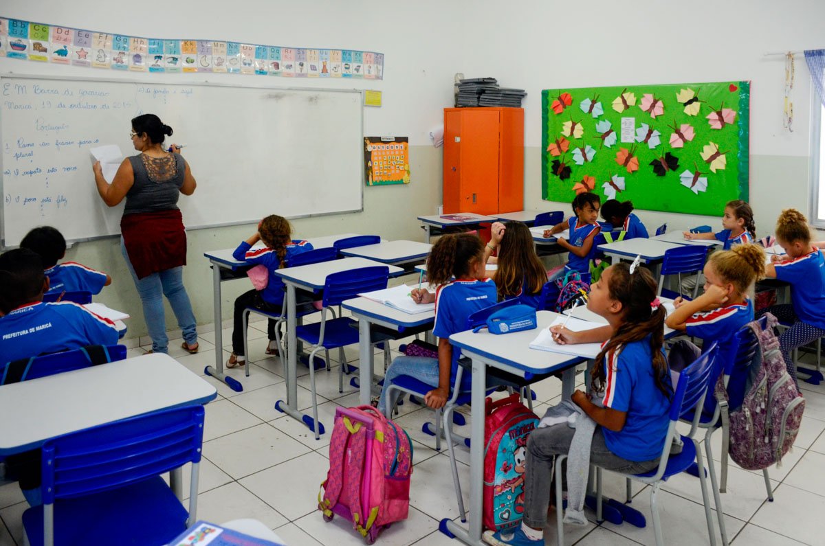 Maricá vai convocar professores do último concurso nos próximos dias, garante Secretário de Educação 9 professor sala de aula educacao