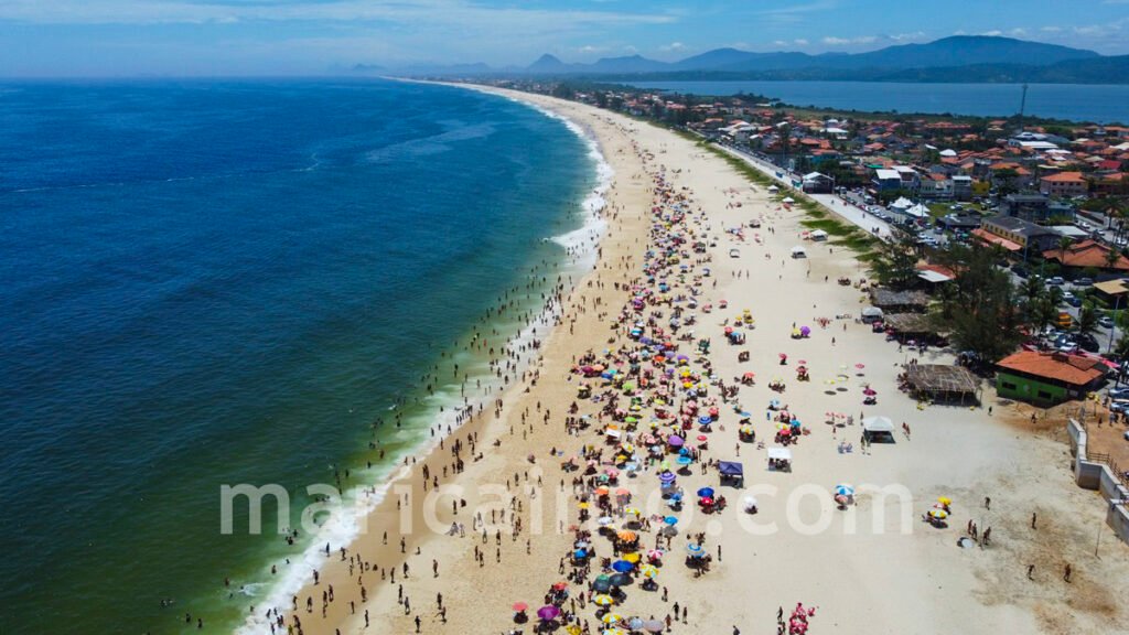 Em Maricá, sol reaparece e leva banhistas a encherem as praias 9 Praia de Ponta Negra 31 12 2022 foto joao henrique maricainfo