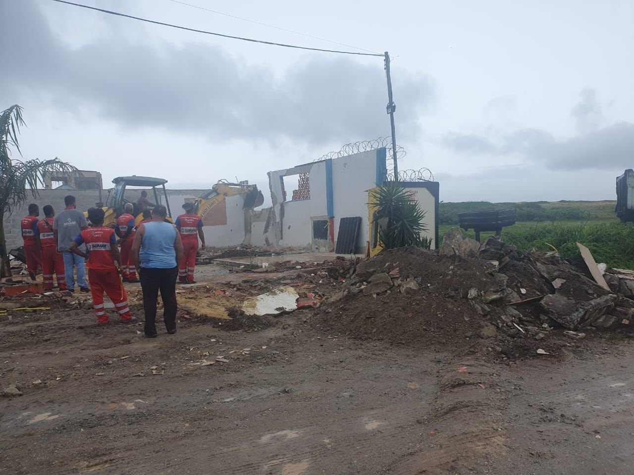 Prefeitura demole construções irregulares em Itaipuaçu 10 construcao itaipuacu
