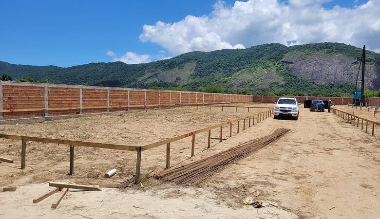 Itaipuaçu: Fiscalização de urbanismo interdita obra com licença vencida 7 fiscalizacao urbanismo construcao