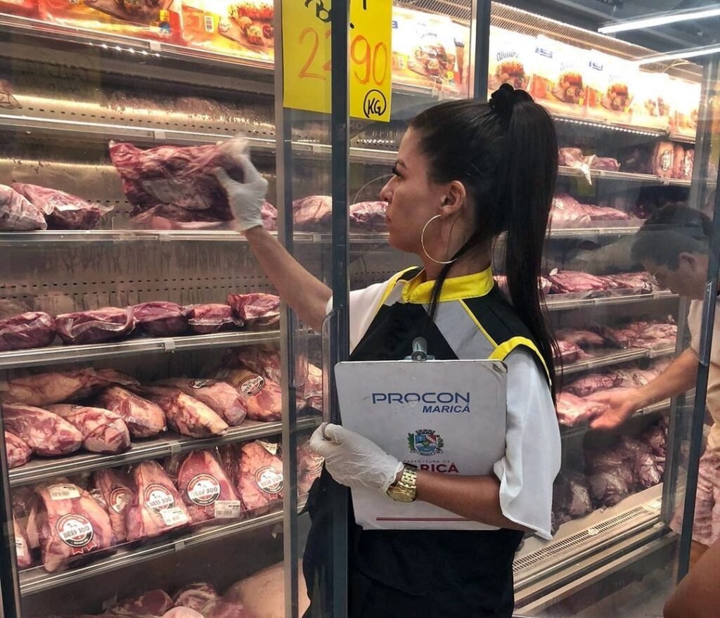 Maricá: Procon descarta 50 kg de carnes com data de validade vencida em açougue 8 procon charque 500