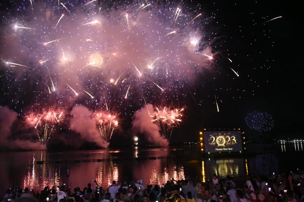 Maricá: Ano Novo é celebrado com queima de fogos e shows 10 reveillon marica aracatiba 2