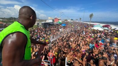 Carnaval Maricá 2026 contará com ampla programação de blocos e palcos 2 Bloco Tromba Nervosa arrastou multidão no Carnaval 2023 em Itaipuaçu. (foto: Adriano Marçal)