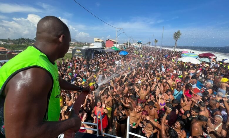 Carnaval Maricá 2026 contará com ampla programação de blocos e palcos 19 Bloco Tromba Nervosa arrastou multidão no Carnaval 2023 em Itaipuaçu. (foto: Adriano Marçal)