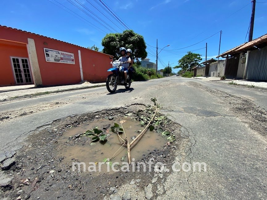 Itaipuaçu: Motoristas enfrentam buraqueira no dia-a-dia 5 buraco 35 com 111 jardim atlantico leste foto joao henrique
