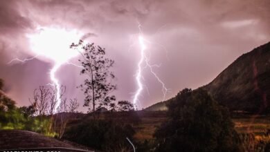 Defesa Civil de Maricá emite alerta para pancadas de chuva com raios e ventos fortes; saiba mais 2 raios