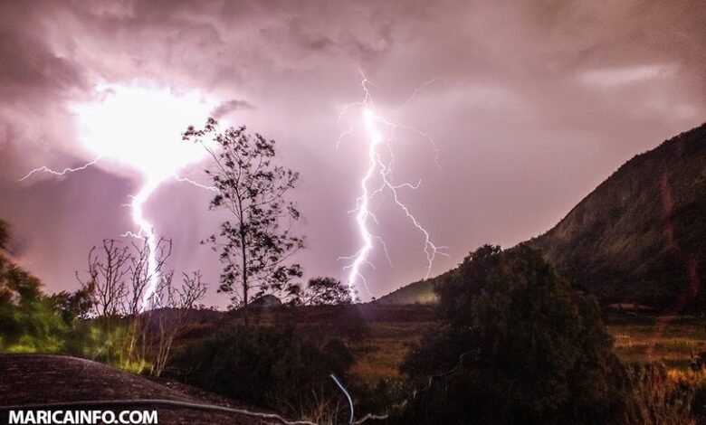 Defesa Civil de Maricá emite alerta para pancadas de chuva com raios e ventos fortes; saiba mais 8 raios