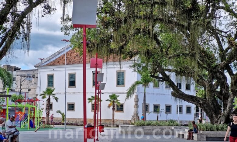 Maricá: Praça central sobre com vandalismo e furto de refletores 7 roubo lampadas praca 2