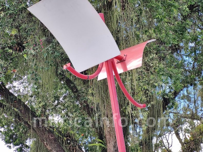 Maricá: Praça central sobre com vandalismo e furto de refletores 8 roubo lampadas praca