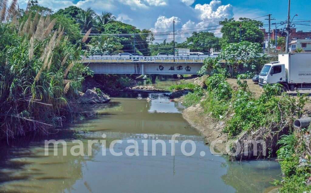 Maricá: Moradores temem novas chuvas fortes com Rio Mumbuca assoreado 3 Rio Mumbuca Assoreado Centro Marica