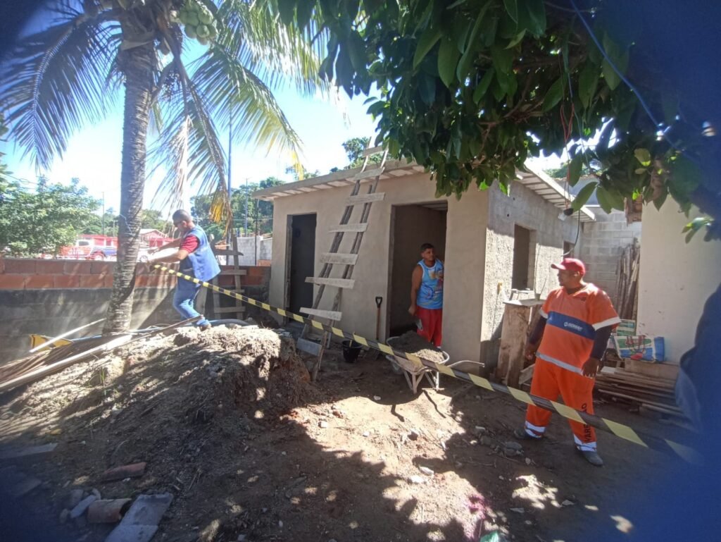 Maricá demole construção irregular à beira-mar 8 embargado gated