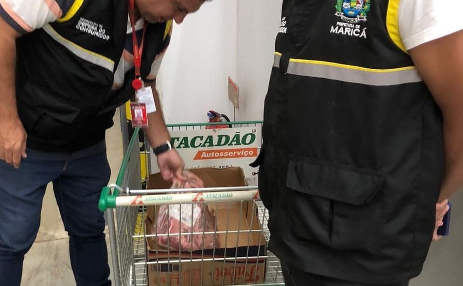 Maricá: Procon descarta alimentos fora da validade em supermercado 8 fiscalizacao atacadao