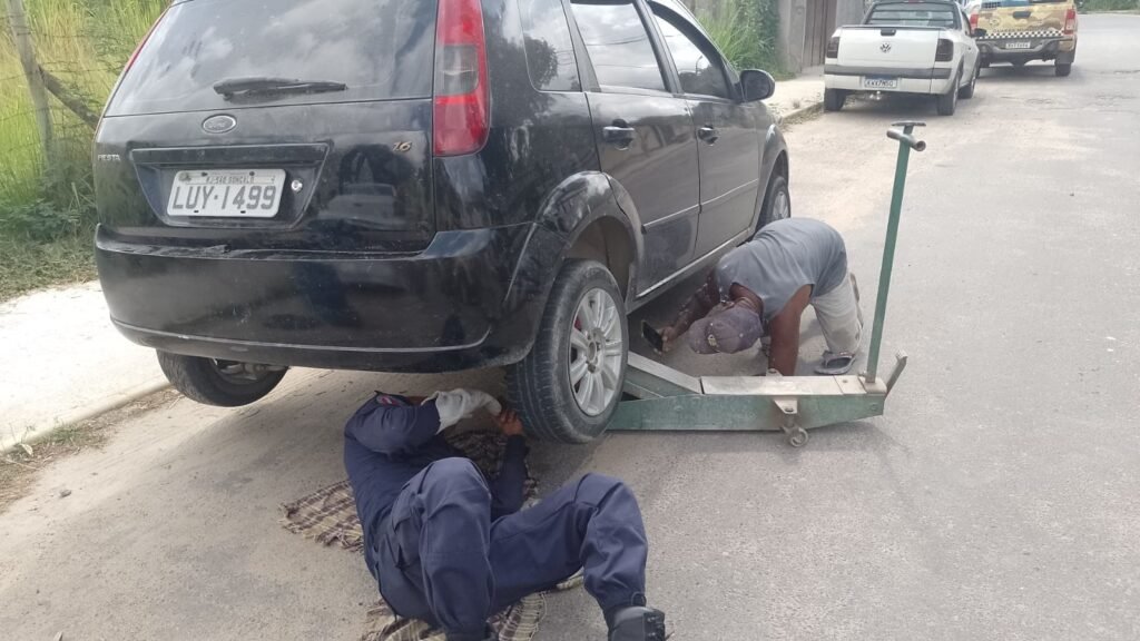 Maricá: Cobra é resgatada na suspensão do carro em Inoã 9 gm resgata coobracarro