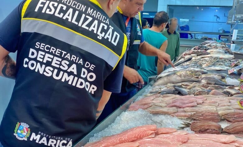 Maricá: Mais de 40kg de pescados são descartados após fiscalização do Procon 8 peixes improprios