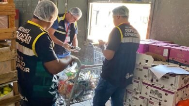 Maricá: Fiscalização do Procon descarta mais de 140kg de alimentos impróprios para consumo 4 procon fisca