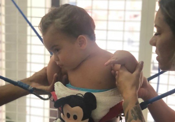 Família de Maricá realiza 'vaquinha' para tratar filho 9 tratamento