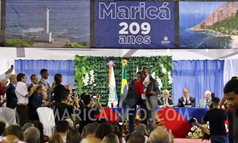 Maricá: Prefeito Fabiano Horta recebe título de honra ao mérito 8 Fabiano Horta 209 anos