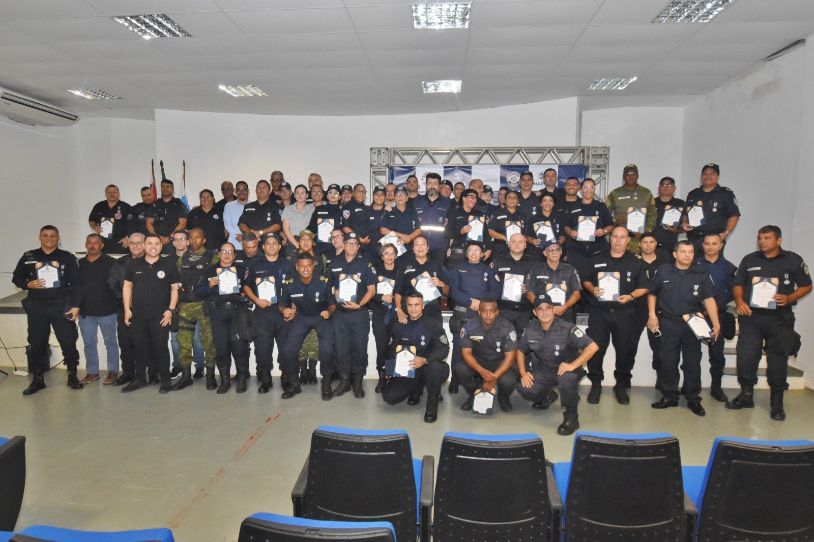 Maricá: Guarda Municipal condecora 52 agentes pelos serviços prestados 8 gm condecoracao