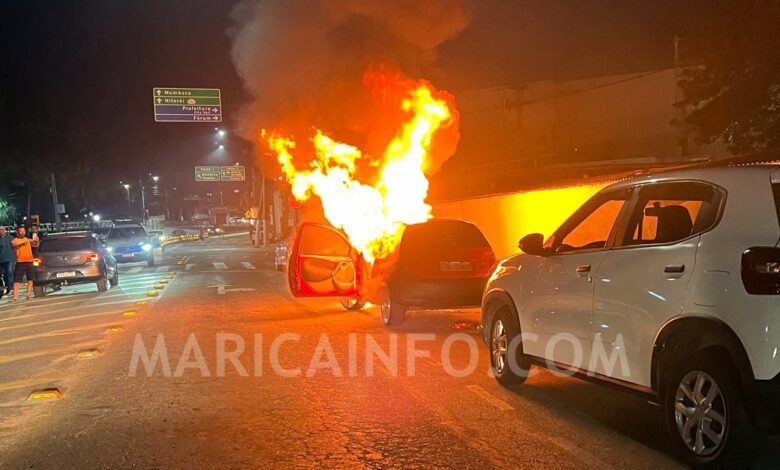 Maricá: Incêndio deixa veículo completamente destruído 6 incendio veiculo centro