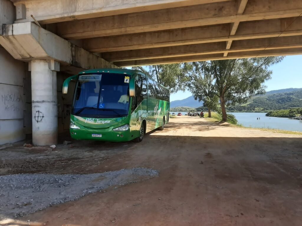 Maricá: Moradores denunciam desordem em Ponta Negra 2 onibus turismo